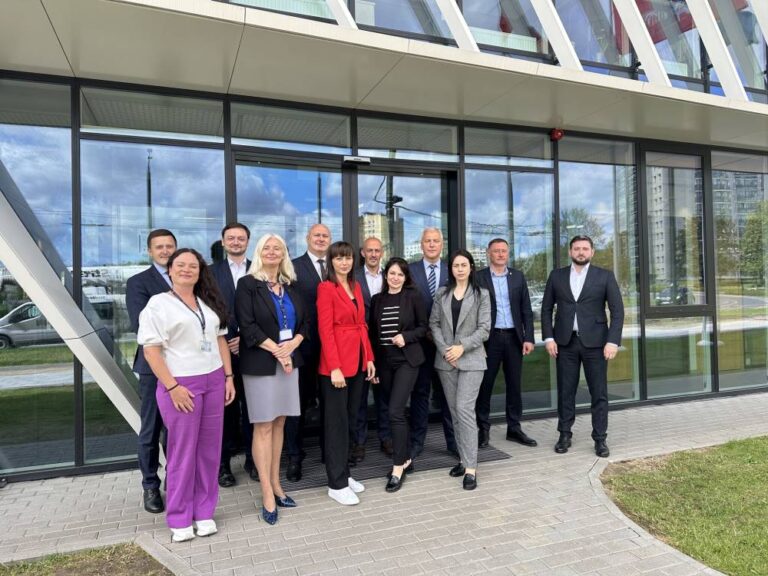 Fskwezxn2dyrdjnw9lf2