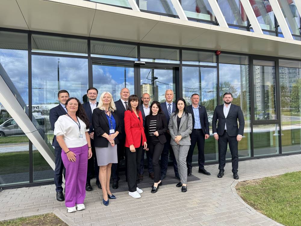 Fskwezxn2dyrdjnw9lf2